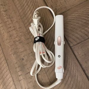 T3
SinglePass Compact Travel Styling Flat Iron with Cap (White & Rose Gold)